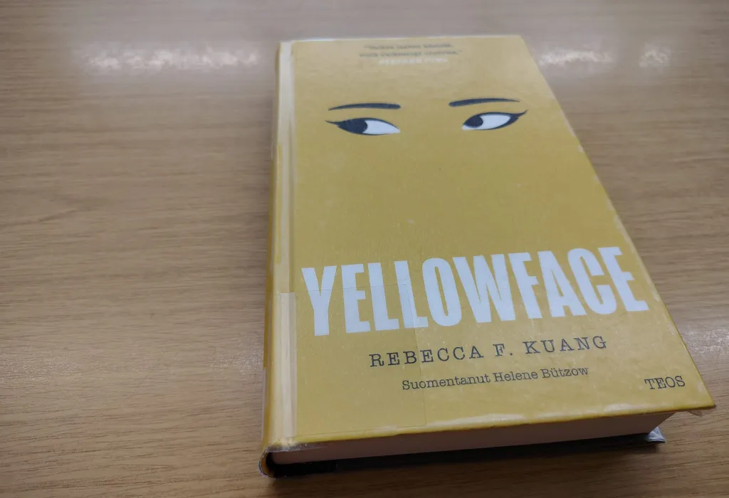 Rebecca F. Kuang - Yellowface